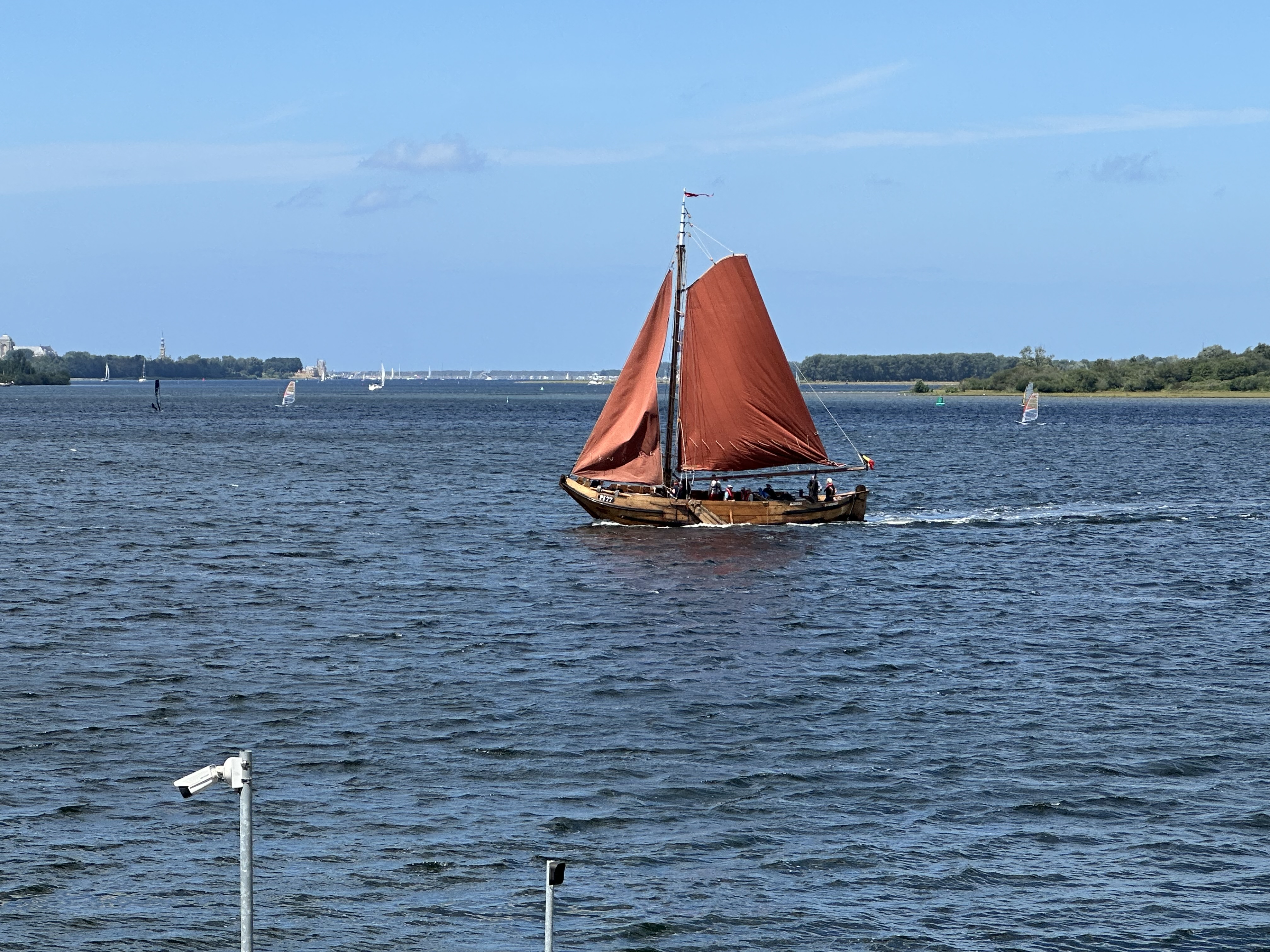 Traditionelles Segelboot auf dem Veerse Meer