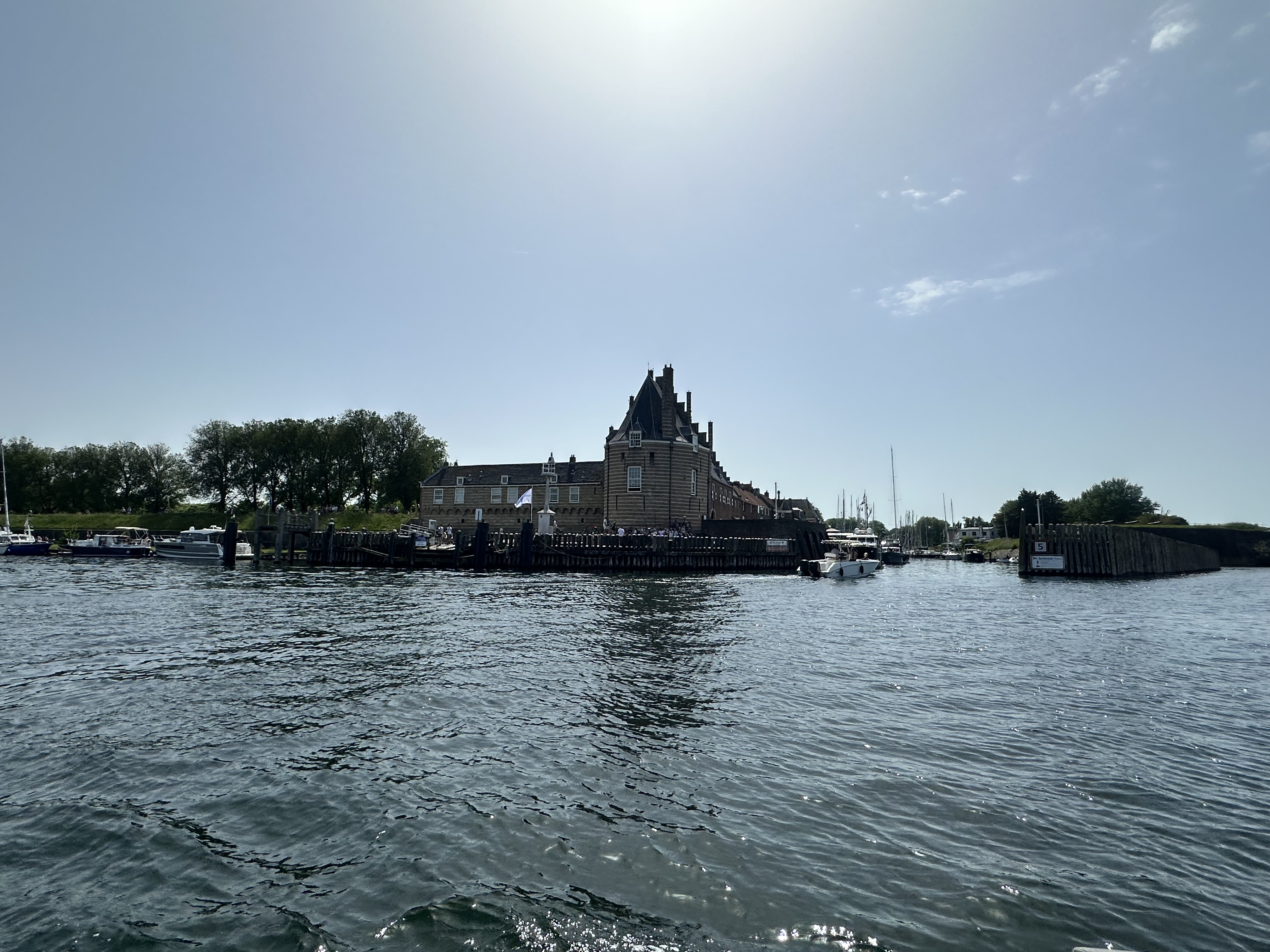 Veere haven met zon